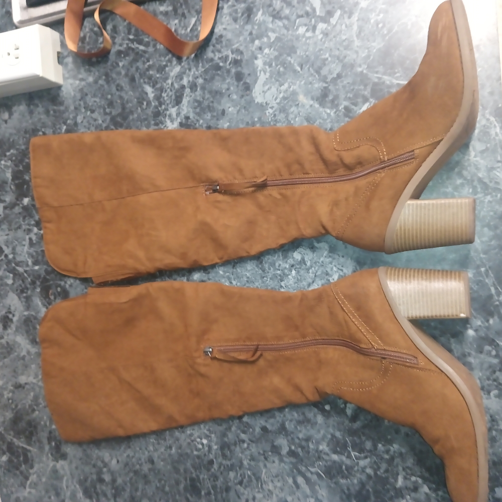 Women's Tan Suede Boots